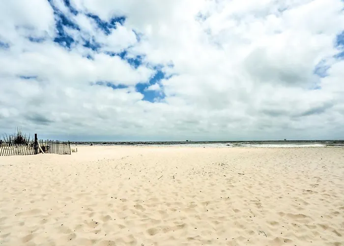 Walk To Beach! Family W/ Deck *