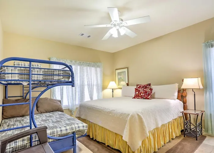 Walk To Beach! Family W/ Deck Holiday home Gulf Shores