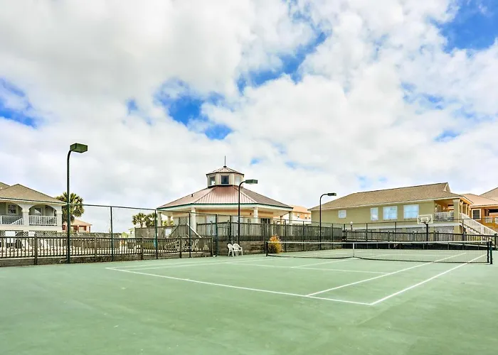 Walk To Beach! Family W/ Deck Holiday home Gulf Shores