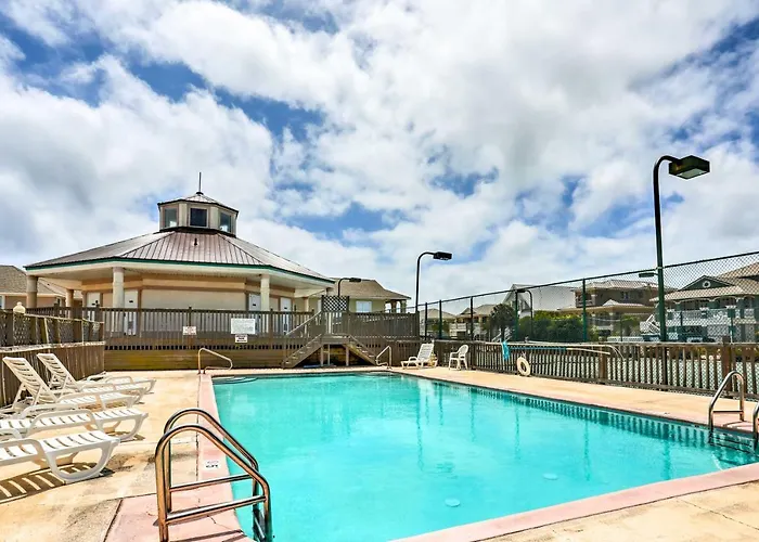 Walk To Beach! Family W/ Deck Holiday home Gulf Shores