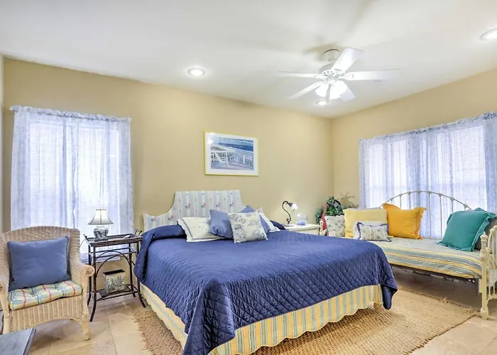 Walk To Beach! Family W/ Deck * Gulf Shores