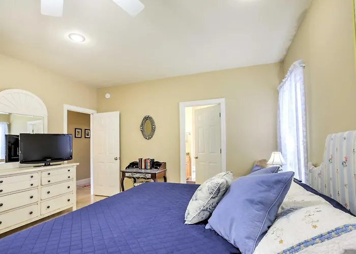 Holiday home Walk To Beach! Family W/ Deck Gulf Shores